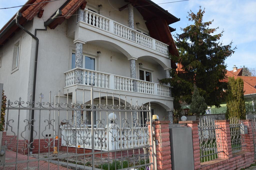 לינה וארוחת בוקר Hévíz Kristaly Apartman מראה חיצוני תמונה