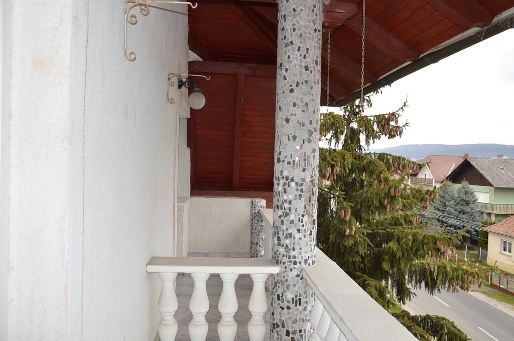 לינה וארוחת בוקר Hévíz Kristaly Apartman מראה חיצוני תמונה