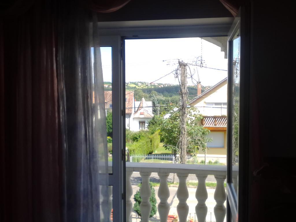 לינה וארוחת בוקר Hévíz Kristaly Apartman מראה חיצוני תמונה