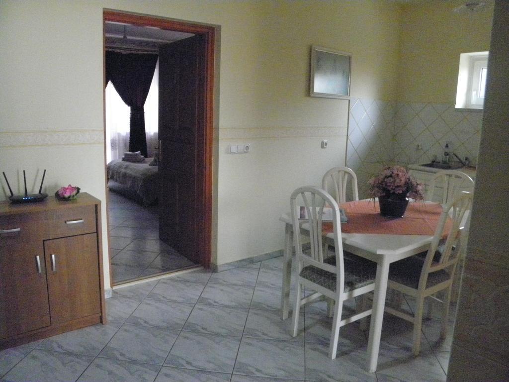 לינה וארוחת בוקר Hévíz Kristaly Apartman מראה חיצוני תמונה