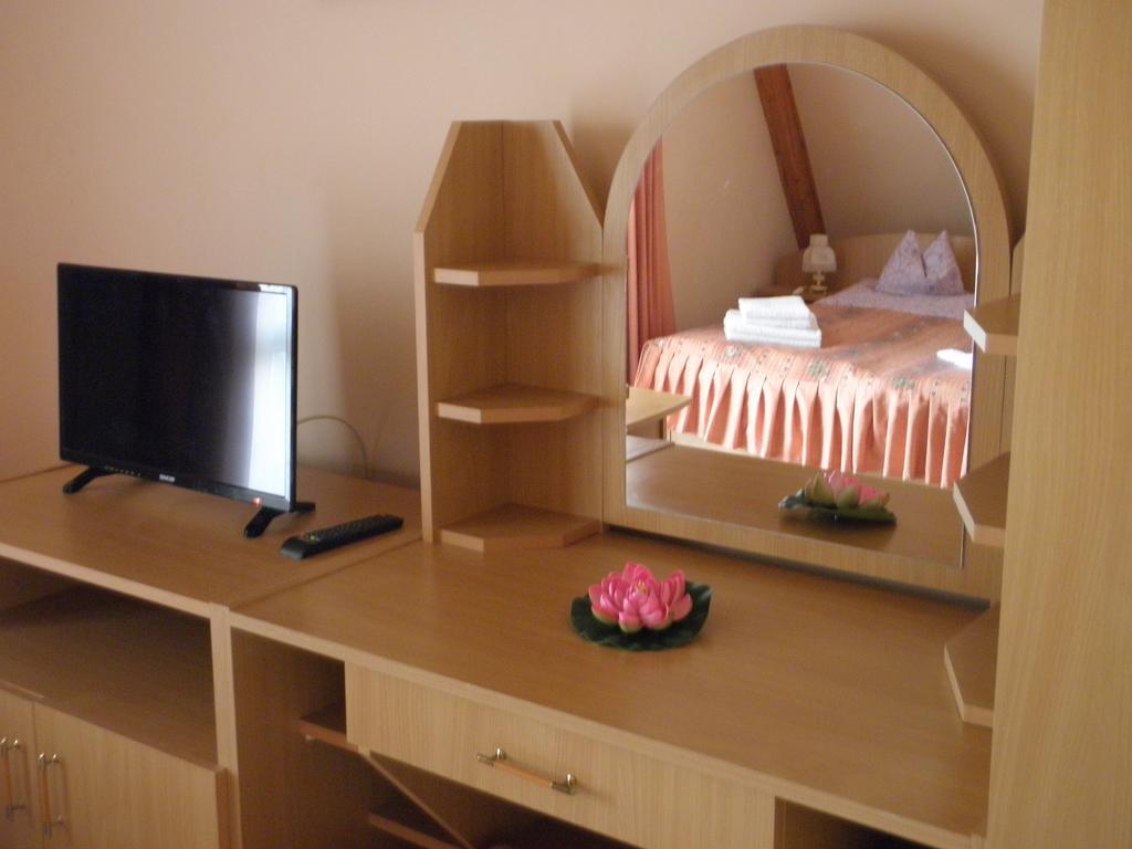 לינה וארוחת בוקר Hévíz Kristaly Apartman מראה חיצוני תמונה