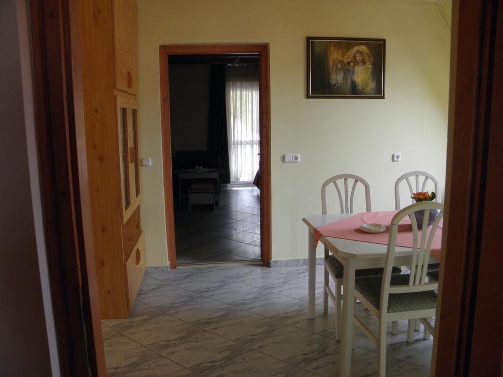 לינה וארוחת בוקר Hévíz Kristaly Apartman מראה חיצוני תמונה