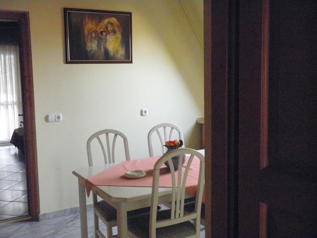לינה וארוחת בוקר Hévíz Kristaly Apartman מראה חיצוני תמונה