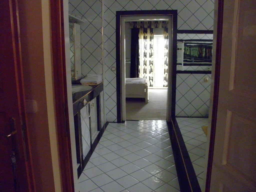 לינה וארוחת בוקר Hévíz Kristaly Apartman מראה חיצוני תמונה
